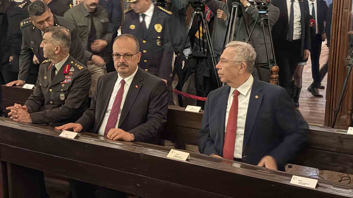 Başkent oluşunun 103. yılında Vali Canbolat ve Başkan Yavaş Anıtkabir’i ziyaret etti