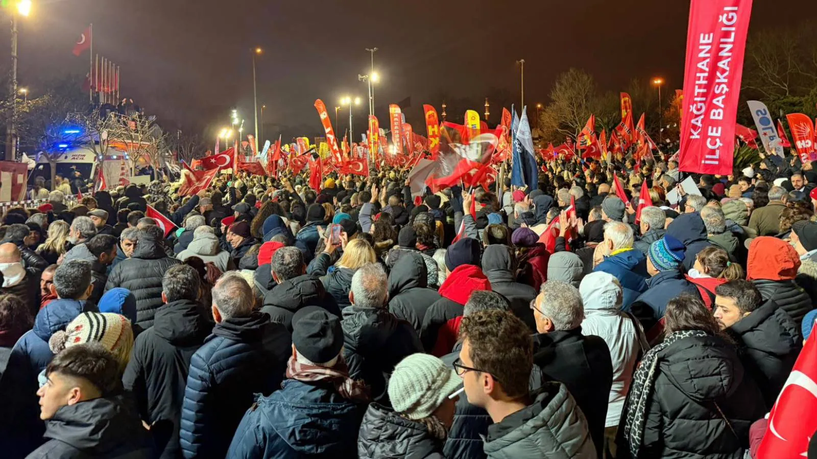 İmamoğlu’na yönelik protestolar davasında 120 kişi beraat etti: Mahkeme, suçun oluşmadığına karar verdi